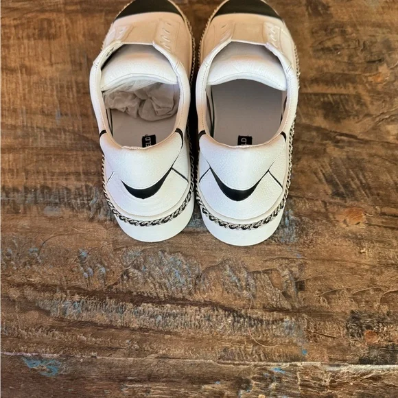 Karl Lagerfeld Axelle Laceless Sneakers - Picture 5 of 6